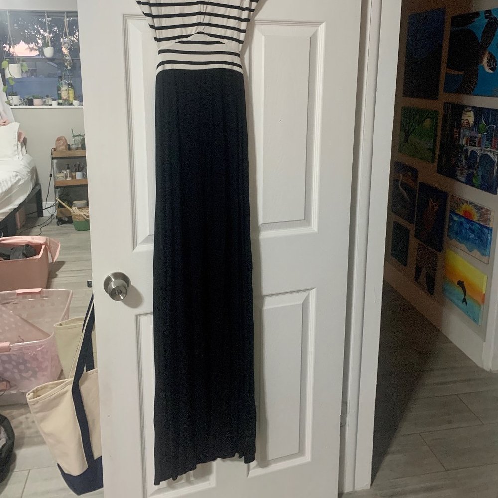 Dress - Picture 2 of 3